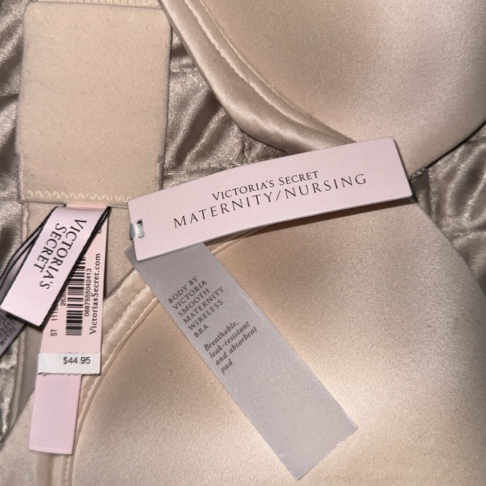 Victoria's Secret
BODY BY VICTORIA
Wireless Nursing Bra - Picture 2 of 4